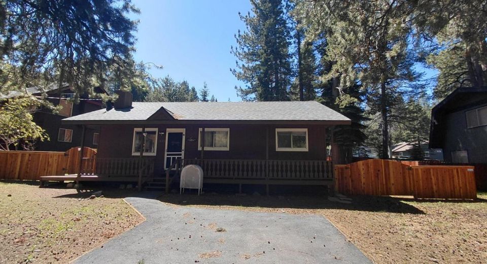 1622 Atroari St, South Lake Tahoe, CA 96150 Photo