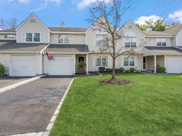 62 Mystic Circle, Bay Shore, NY 11706