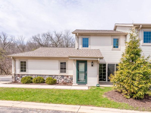 2255 Circle Ridge Rd, Unit E, Delafield, WI 53018