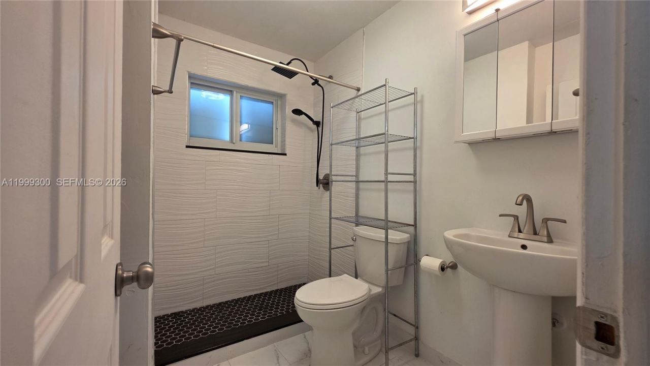 3325 S Lake Dr, Miami, FL 33155 Photo