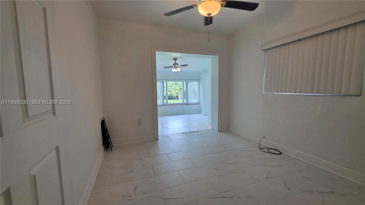 3325 S Lake Dr, Miami, FL 33155 Photo