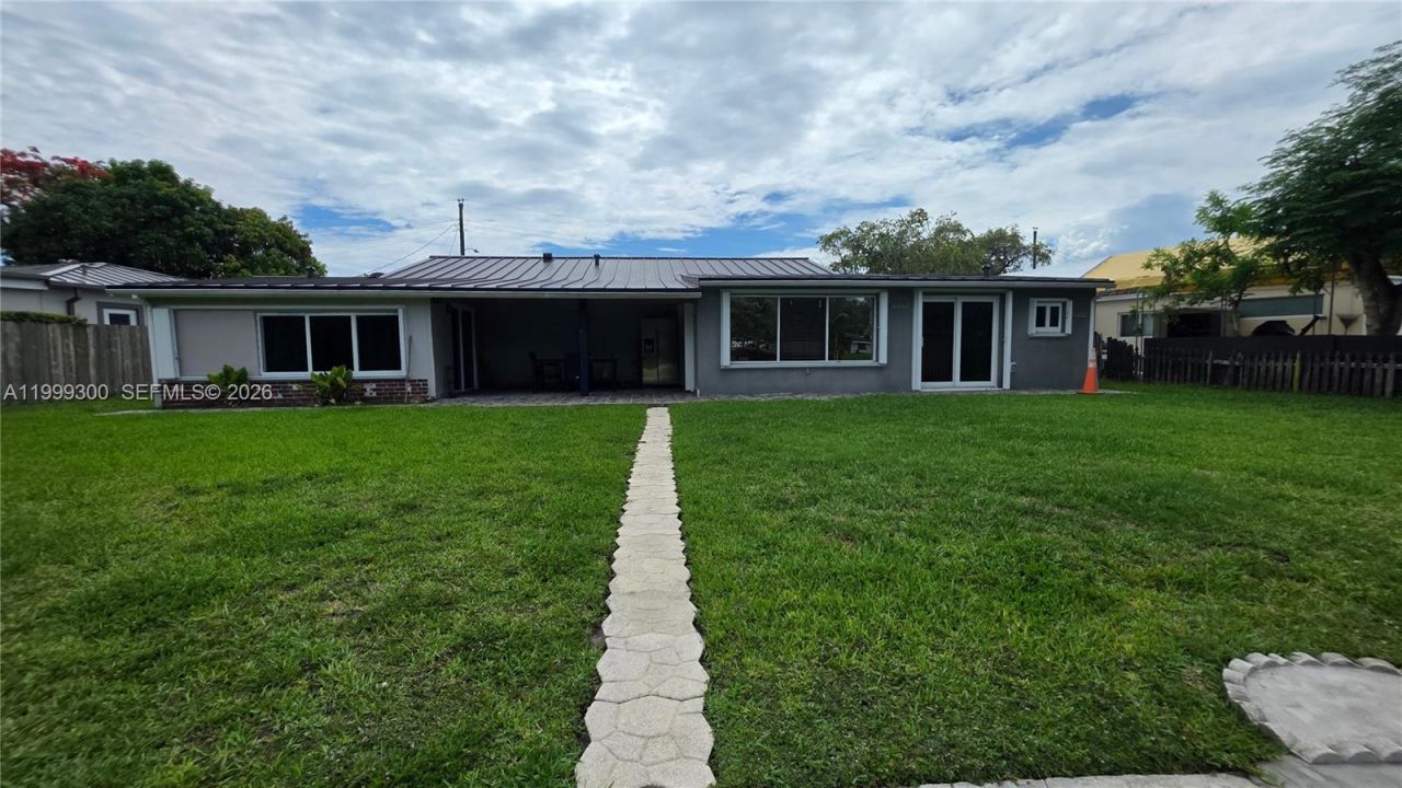 3325 S Lake Dr, Miami, FL 33155 Photo
