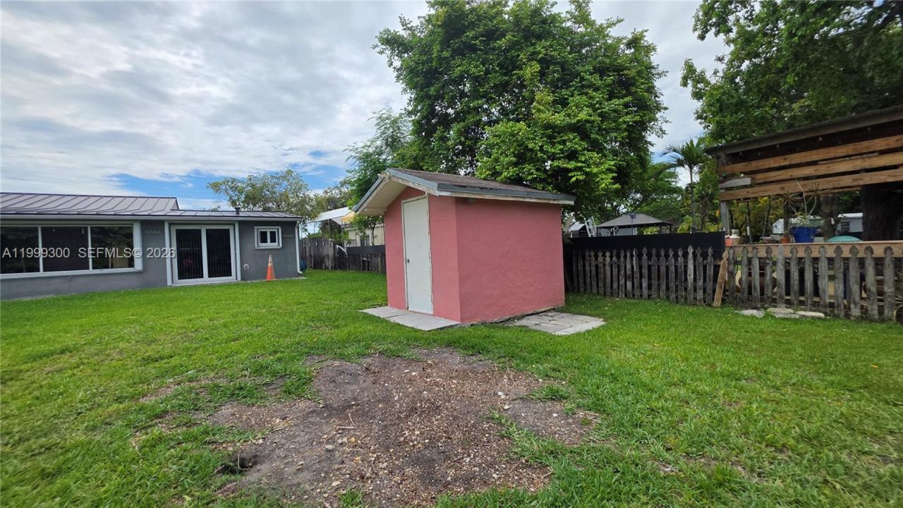 3325 S Lake Dr, Miami, FL 33155 Photo