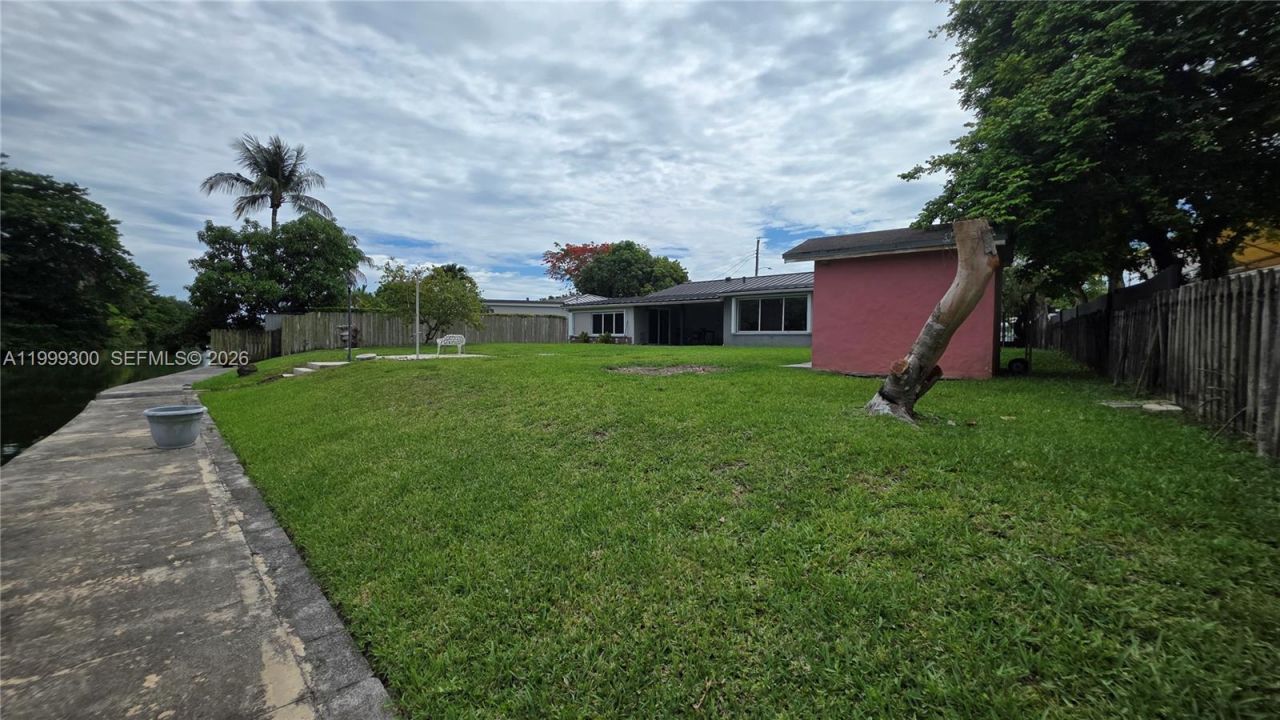 3325 S Lake Dr, Miami, FL 33155 Photo