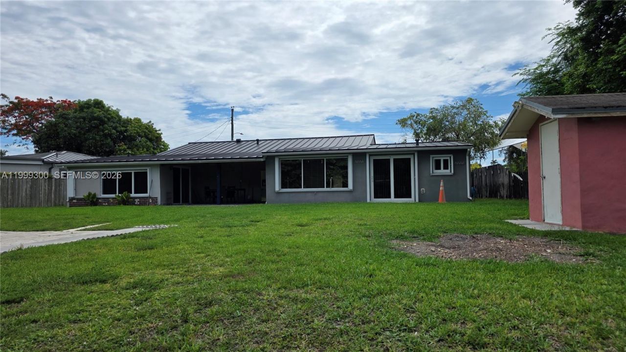 3325 S Lake Dr, Miami, FL 33155 Photo