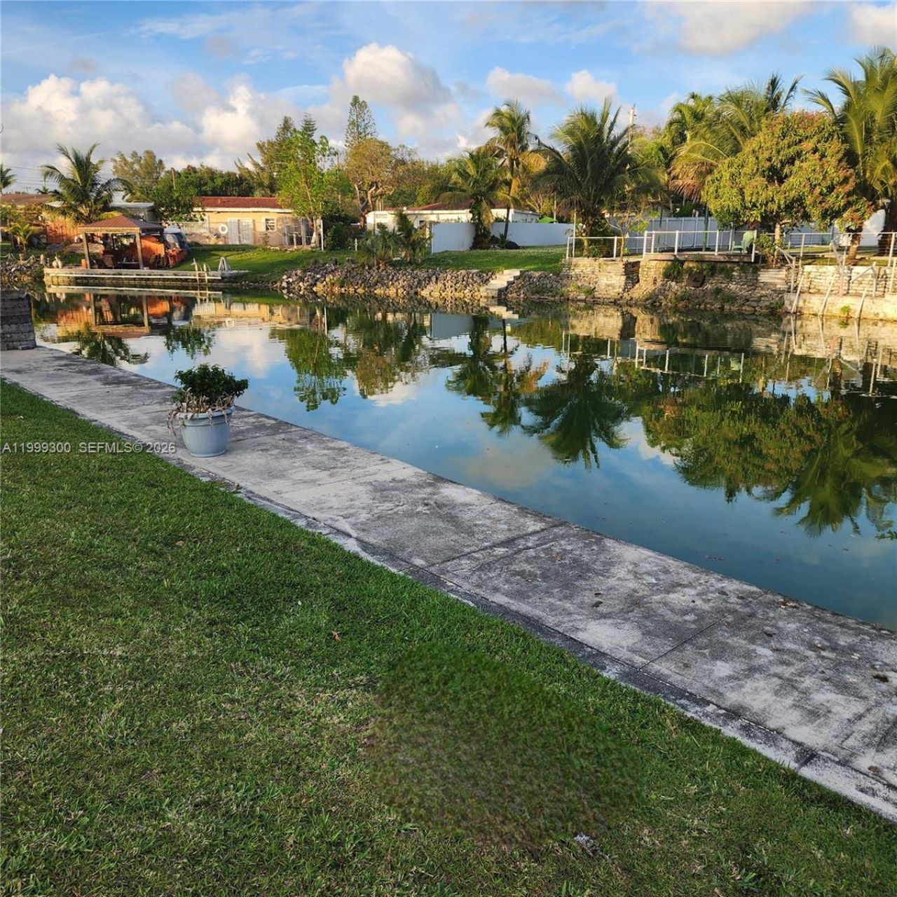 3325 S Lake Dr, Miami, FL 33155 Photo