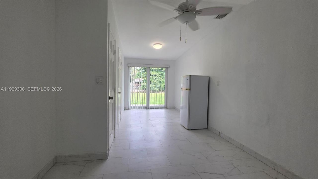 3325 S Lake Dr, Miami, FL 33155 Photo