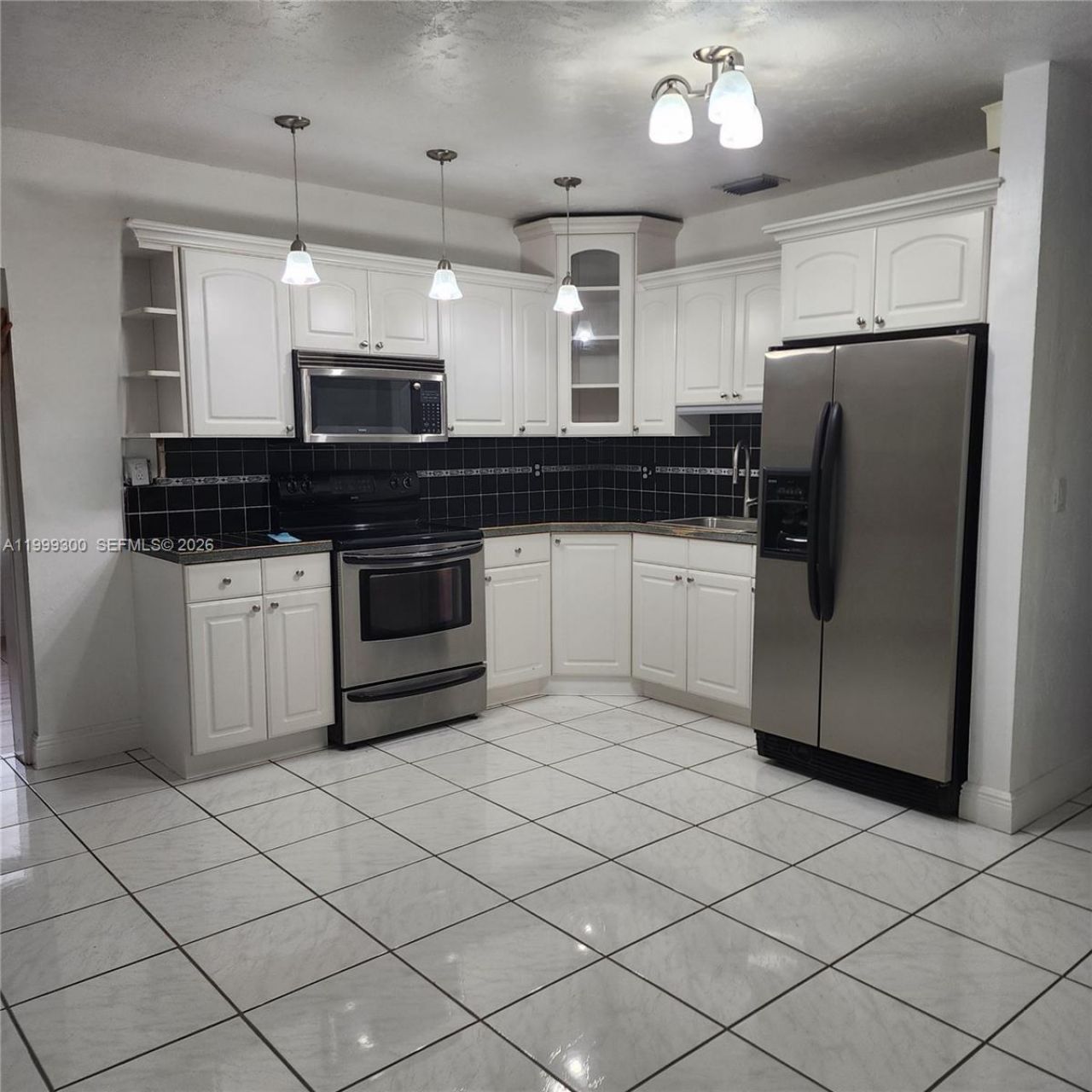 3325 S Lake Dr, Miami, FL 33155 Photo