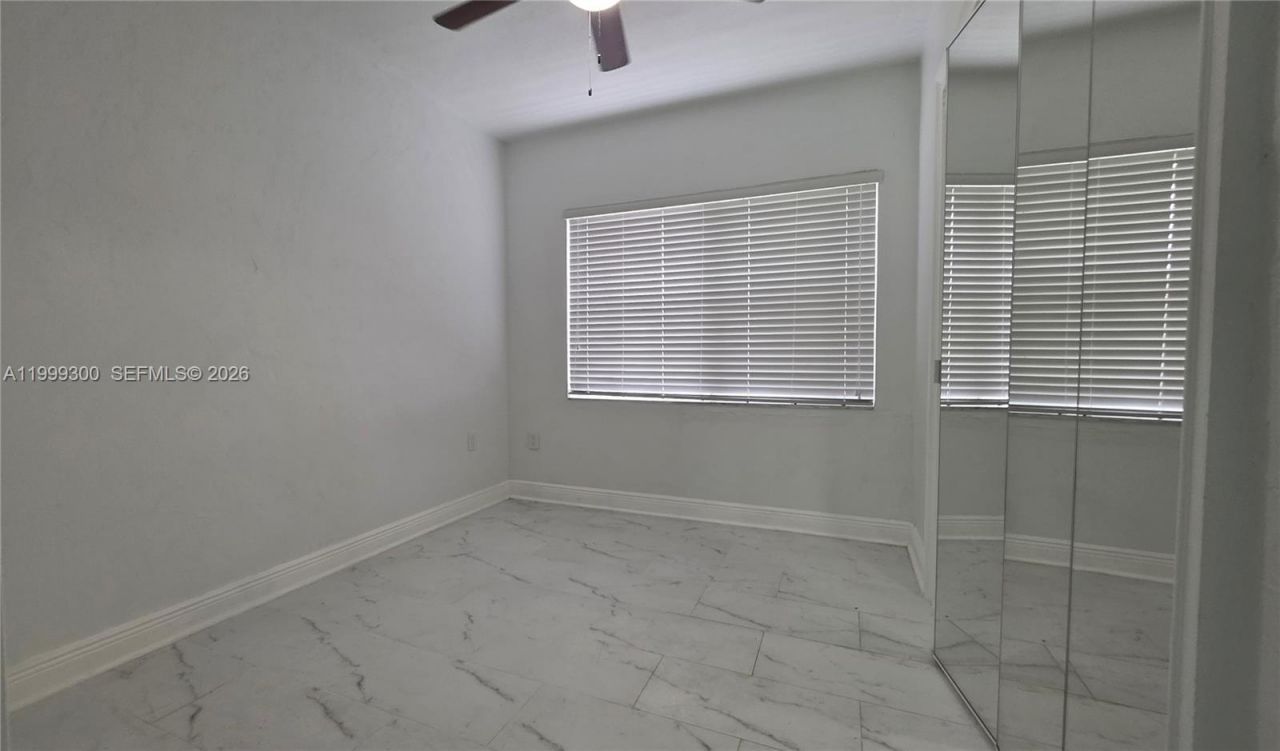 3325 S Lake Dr, Miami, FL 33155 Photo