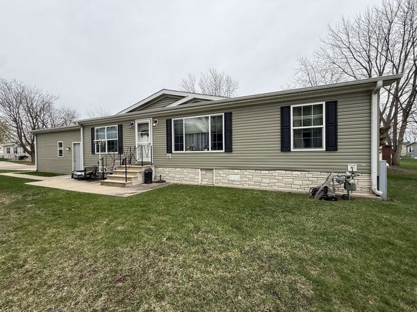 350 Elder Lane , Belvidere, IL 61008