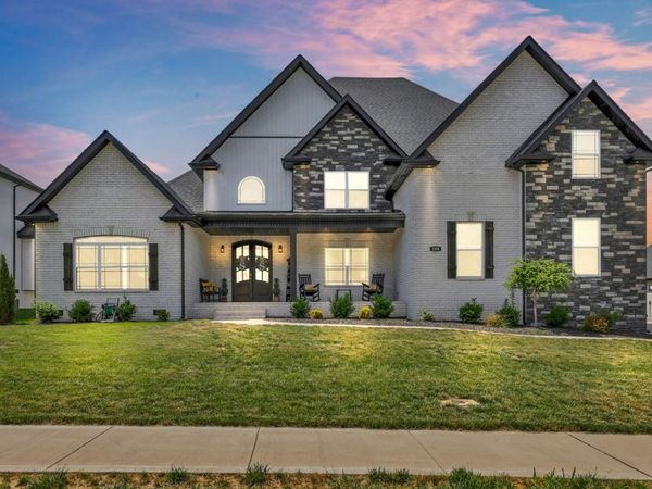 290 Harrowgate Dr, Clarksville, TN 37043