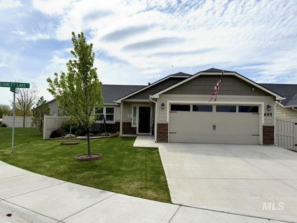 695 Stanley Lake St, Middleton, ID 83644