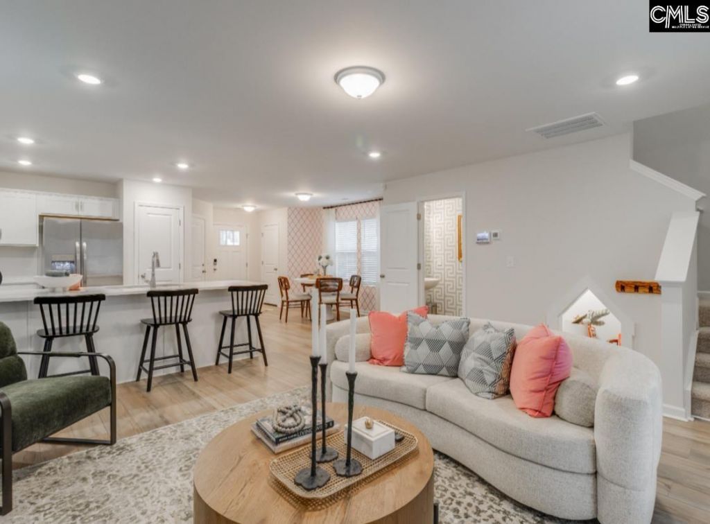 910 Lodgepole Lane  Photo 5