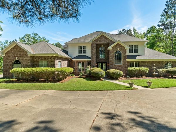 25 Neil Acres, Laurel, MS 39443