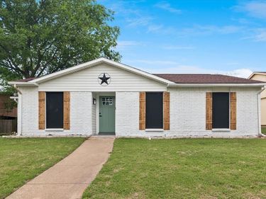 7426 Cloverglen Drive, Dallas, TX 75249