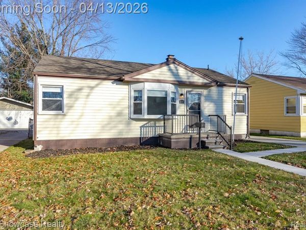 22705 RAYMOND Street, St. Clair Shores, MI 48082
