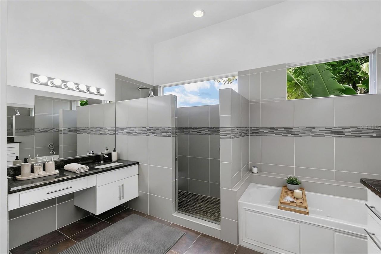 1751 Hawthorne Street, Sarasota, FL 34239 Photo