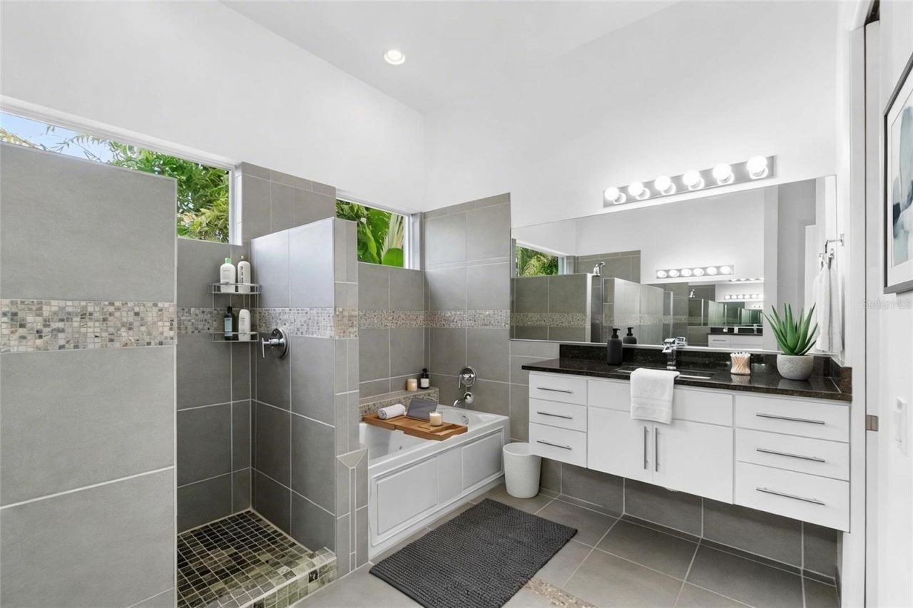 1751 Hawthorne Street, Sarasota, FL 34239 Photo