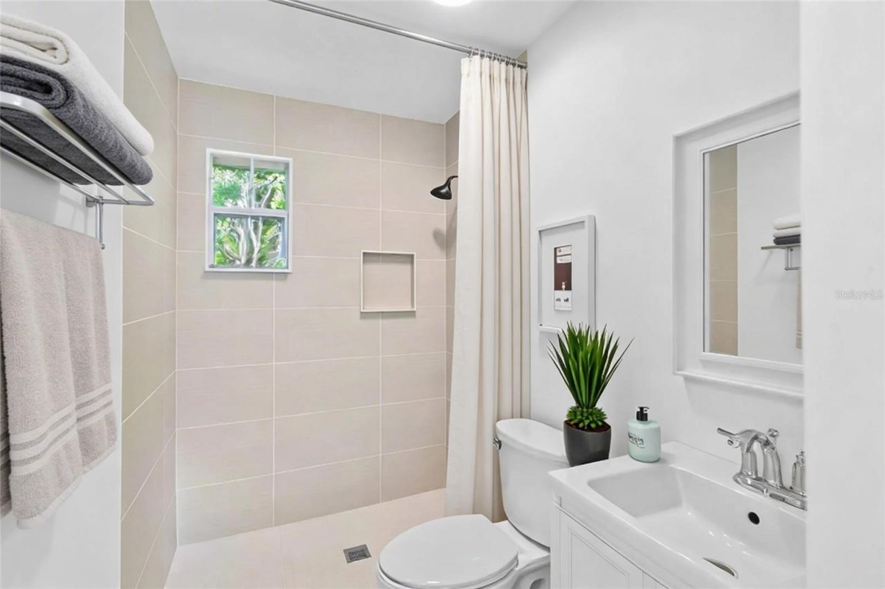 1751 Hawthorne Street, Sarasota, FL 34239 Photo