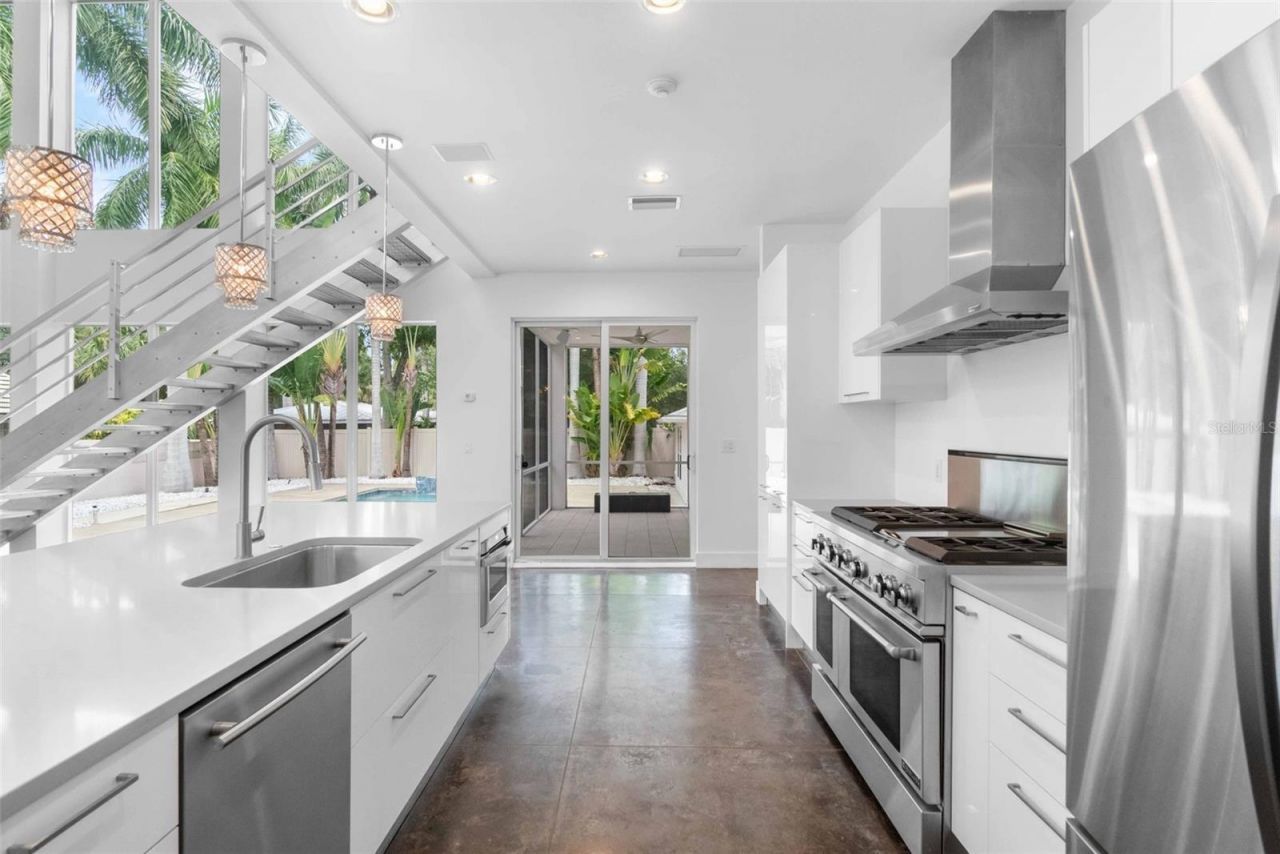 1751 Hawthorne Street, Sarasota, FL 34239 Photo