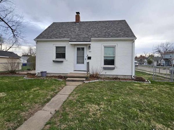 359 SW 15th Avenue Sw, Cedar Rapids, IA 52404