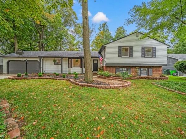 1066 Eastlawn Drive, Highland Heights, OH 44143