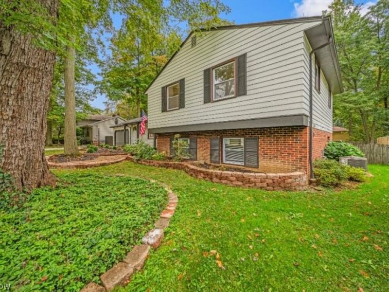 1066 Eastlawn Drive, Highland Heights, OH 44143 Photo 3