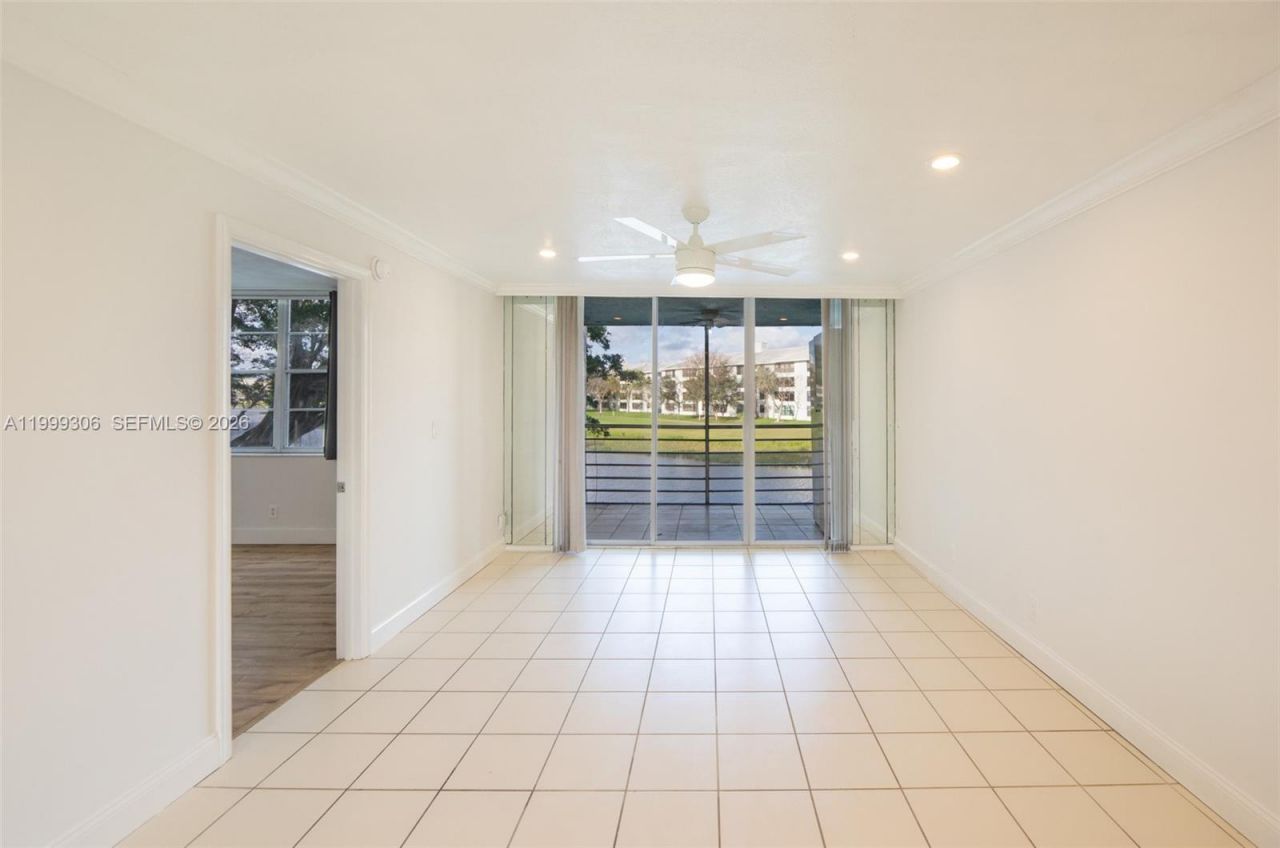 9311 Orange Grove Dr, Unit 211, Davie, FL 33324 Photo