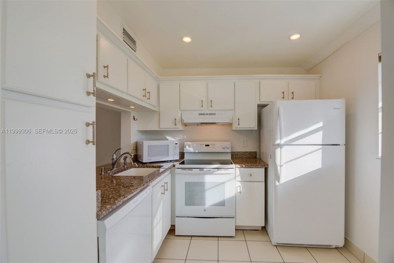 9311 Orange Grove Dr, Unit 211, Davie, FL 33324 Photo