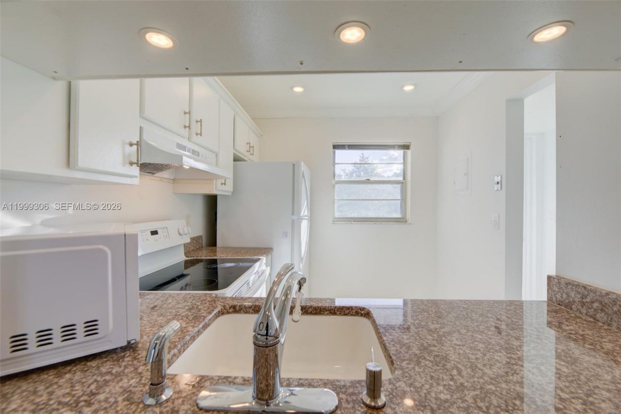 9311 Orange Grove Dr, Unit 211, Davie, FL 33324 Photo