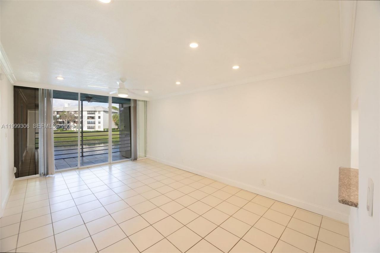 9311 Orange Grove Dr, Unit 211, Davie, FL 33324 Photo