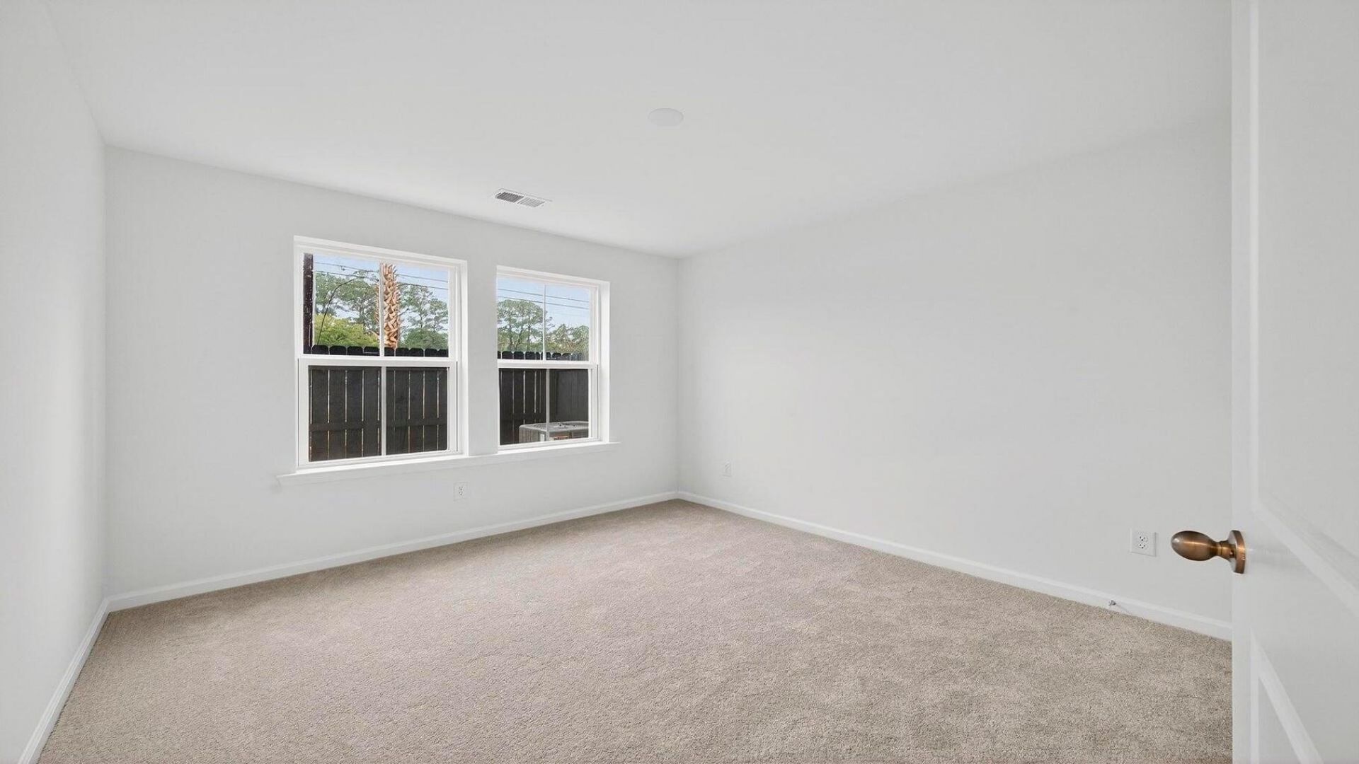 4633 Forest Hills Drive Photo 7