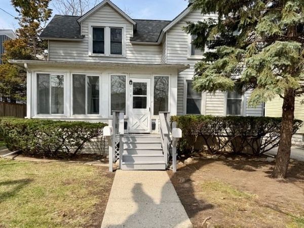 609 1st Street , Unit 1, Libertyville, IL 60048