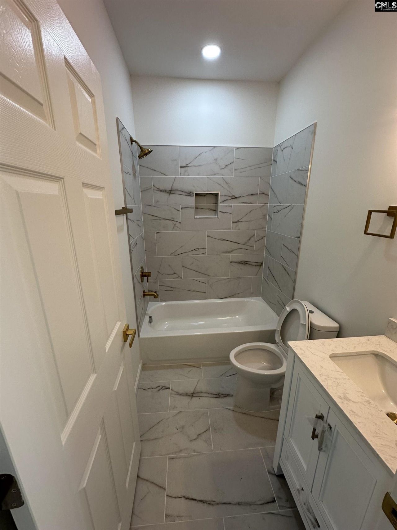 137 Rochelle Drive  Photo 10