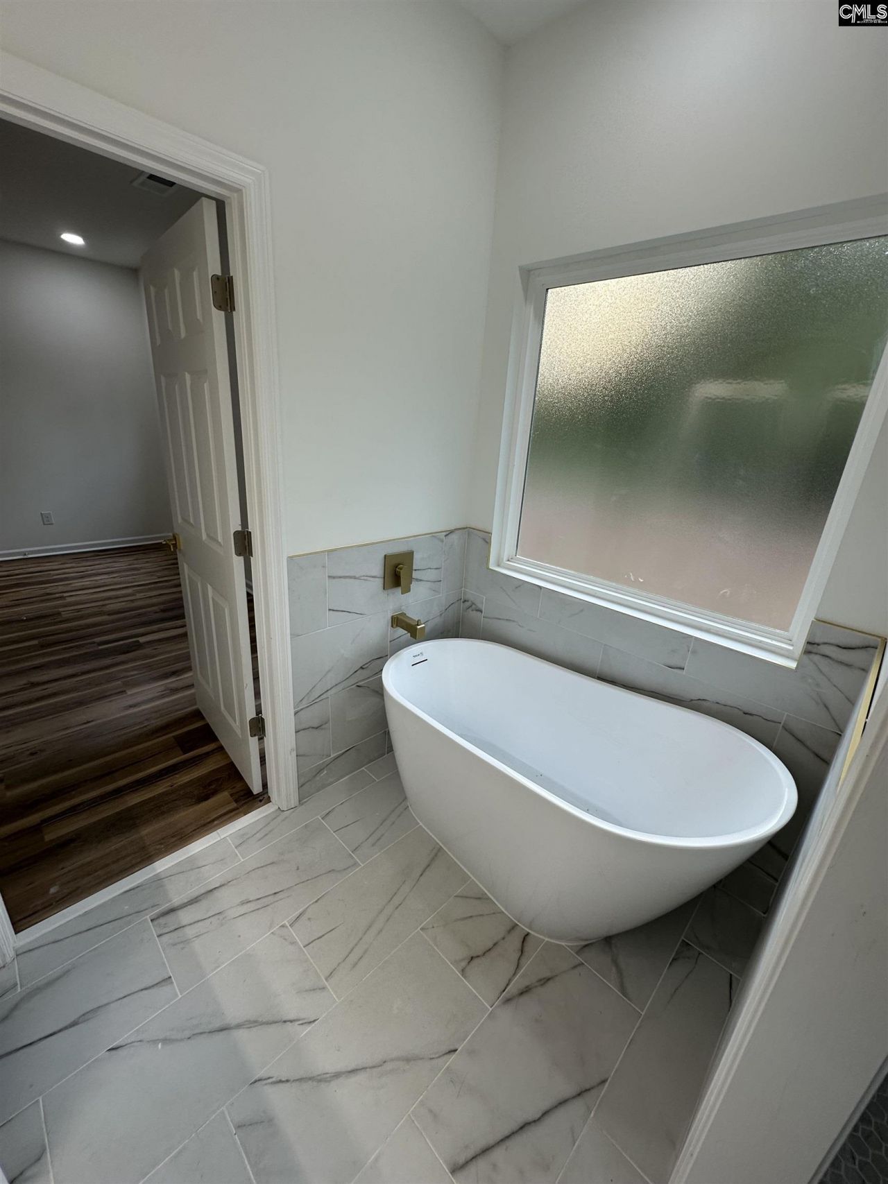 137 Rochelle Drive  Photo 6