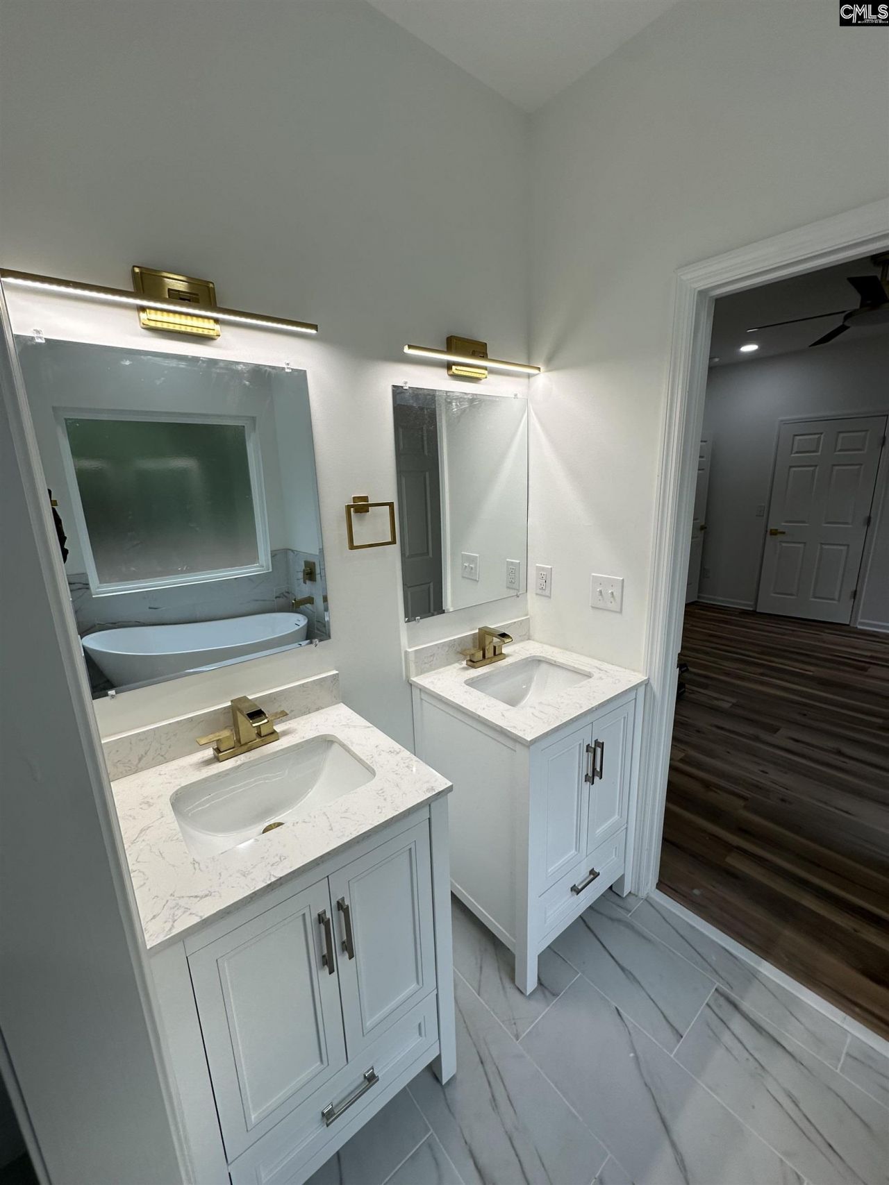 137 Rochelle Drive  Photo 7