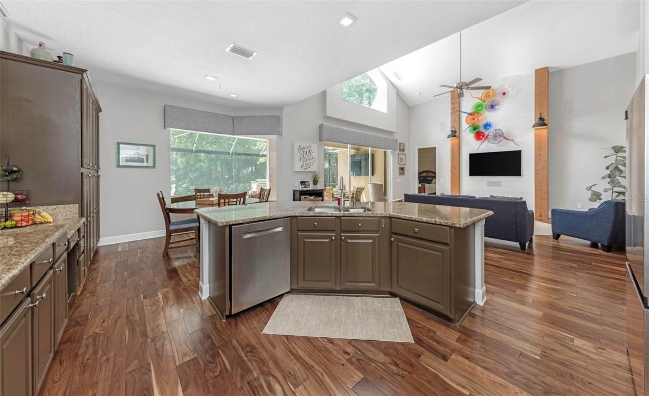 10422 Greendale Drive, Tampa, FL 33626 Photo