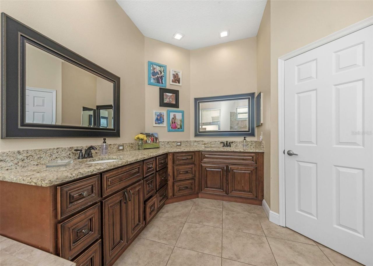 10422 Greendale Drive, Tampa, FL 33626 Photo