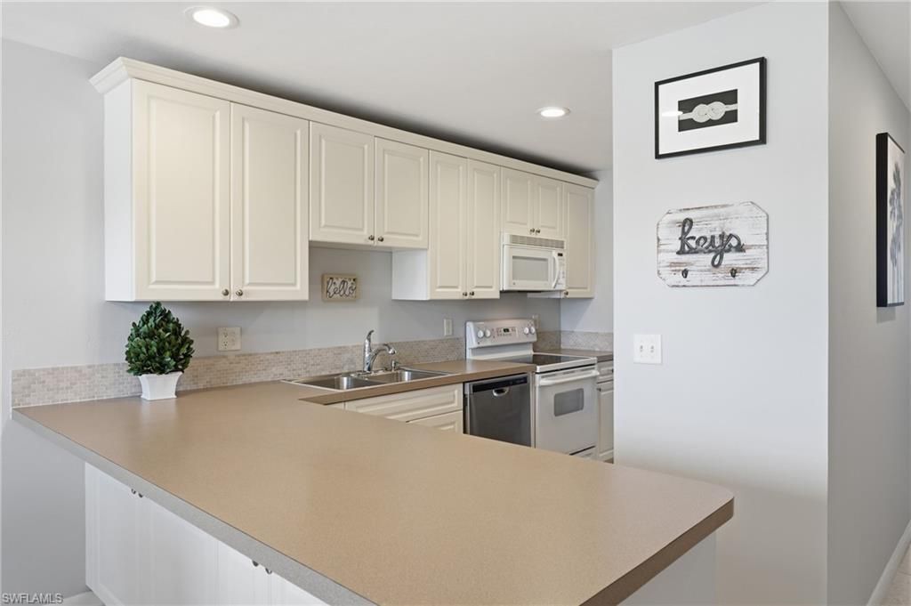 912 SE 46th St , Unit 201, Cape Coral, FL 33904 Photo