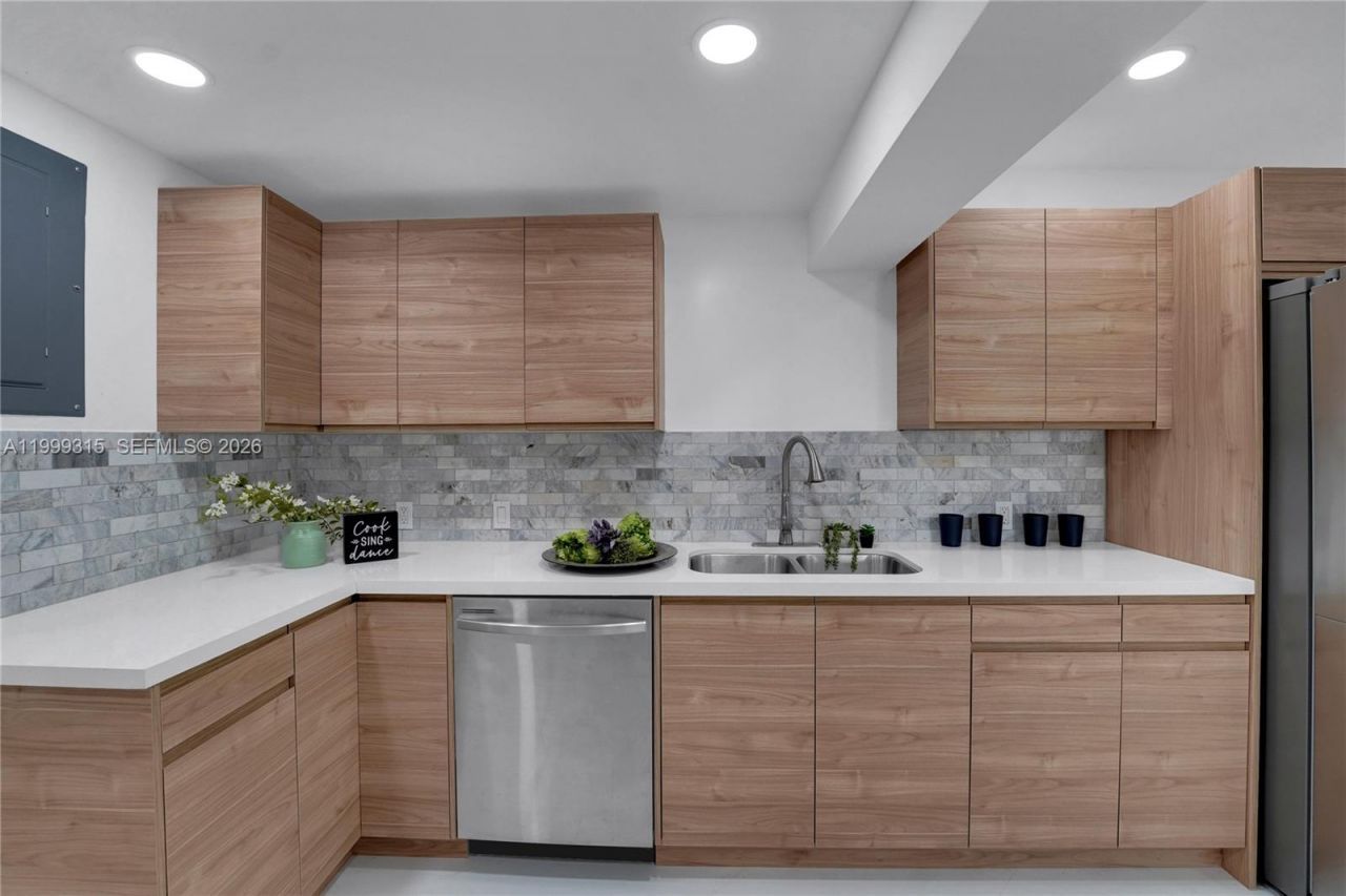 1137 SW 8th Ave, Fort Lauderdale, FL 33315 Photo