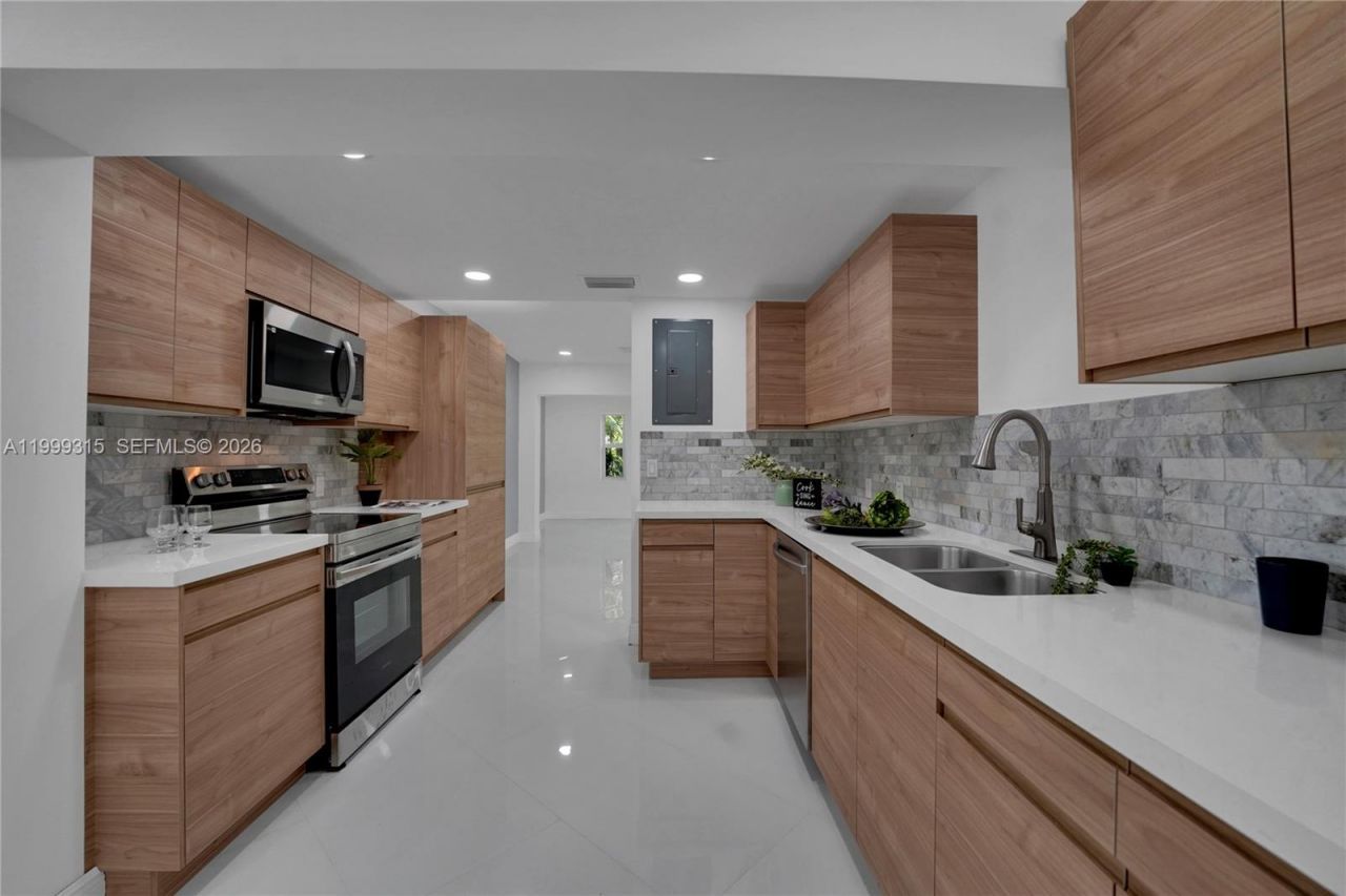 1137 SW 8th Ave, Fort Lauderdale, FL 33315 Photo