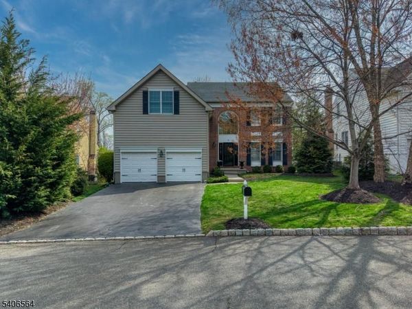 36 Vanderveer Dr, Bernards, NJ 07920