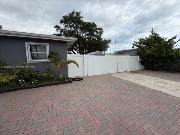 414 SW 2nd Ter, Dania Beach, FL 33004