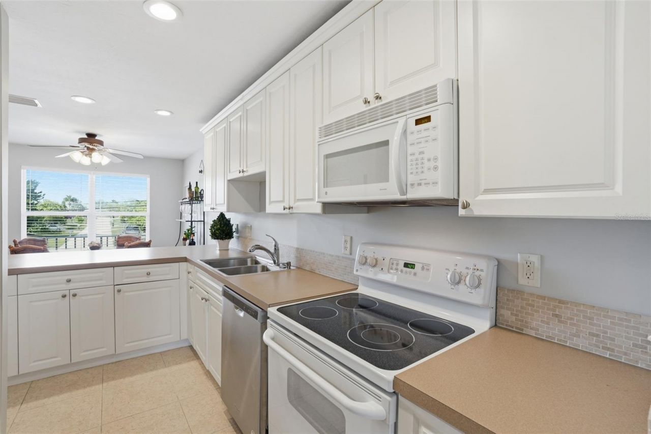 912 SE 46th Street , Unit 201, Cape Coral, FL 33904 Photo