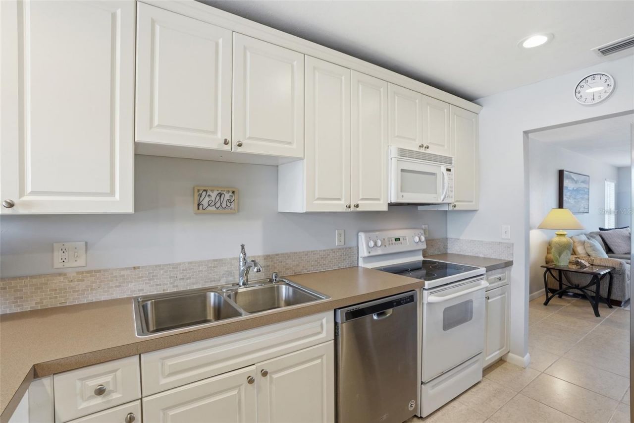 912 SE 46th Street , Unit 201, Cape Coral, FL 33904 Photo