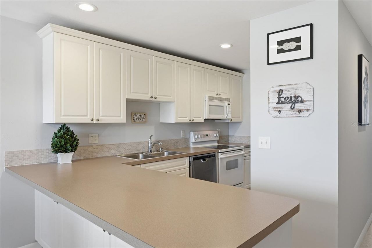 912 SE 46th Street , Unit 201, Cape Coral, FL 33904 Photo