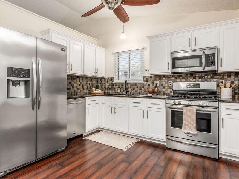 2245 Green Island Drive, Columbus, OH 43228 Photo 11