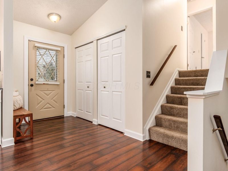 2245 Green Island Drive, Columbus, OH 43228 Photo 2