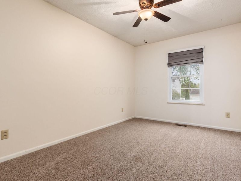 2245 Green Island Drive, Columbus, OH 43228 Photo 21