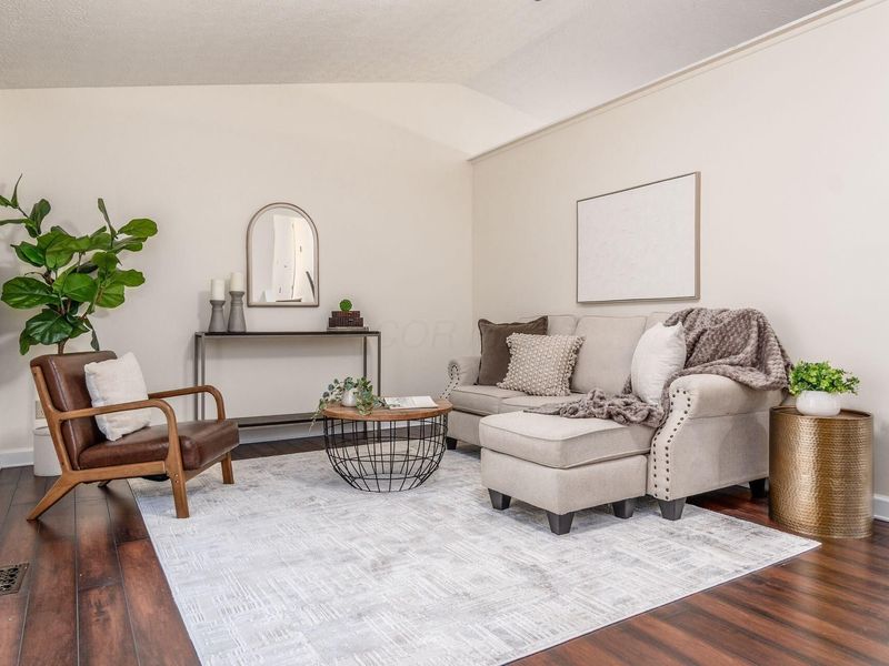 2245 Green Island Drive, Columbus, OH 43228 Photo 4